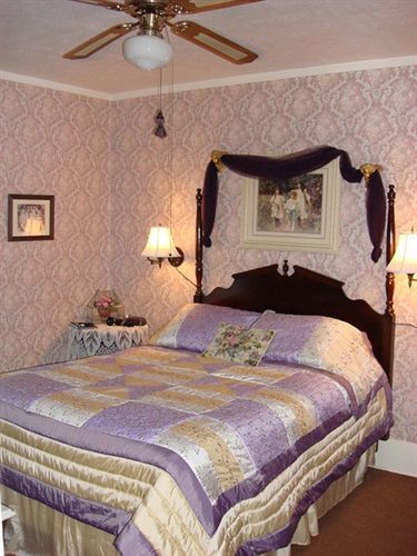 Rocking Horse Inn Ravenna Экстерьер фото
